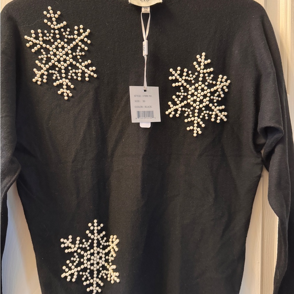 NWT! Liv Milano Black Sweater with Detailed Pearl Snowflakes - XS